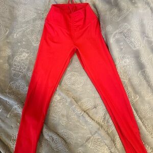 Pink active leggings,, never used it, it just doesn't have the label,,